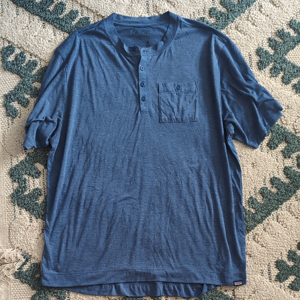 Patagonia Men's Blue Casual Button Down Shirt